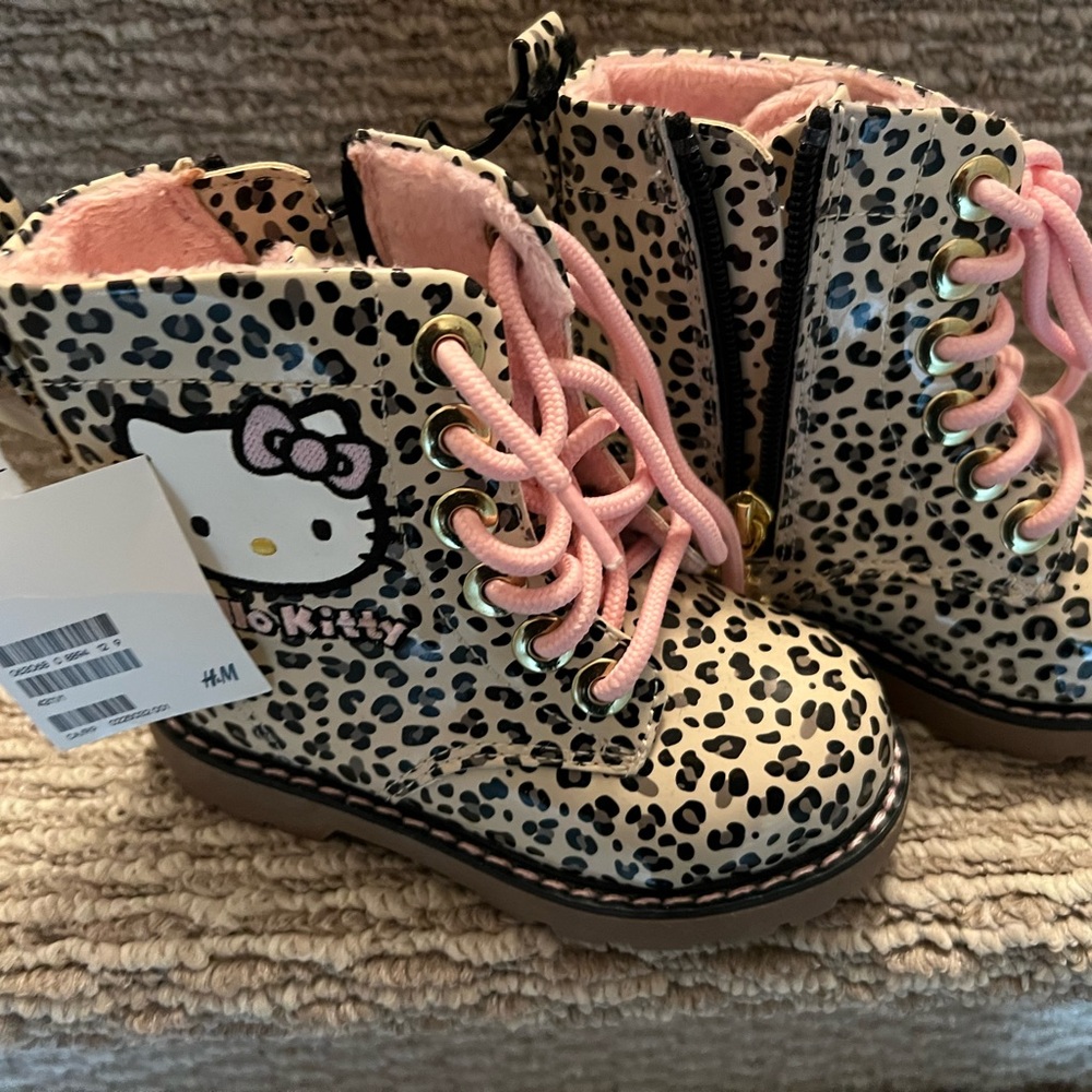 Hello Kitty Boots